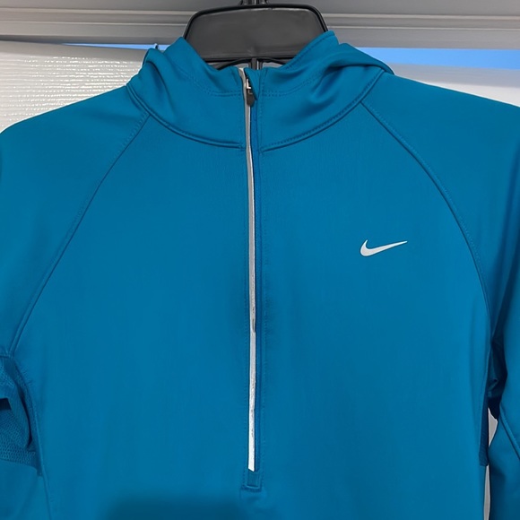 Nike long sleeve dri fit quarter zip up in size medium - Picture 4 of 11